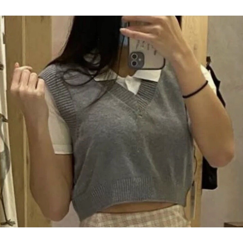 Aritzia Sunday Best Merino Wool Gray Cropped V Neck Sweater Vest Size Medium